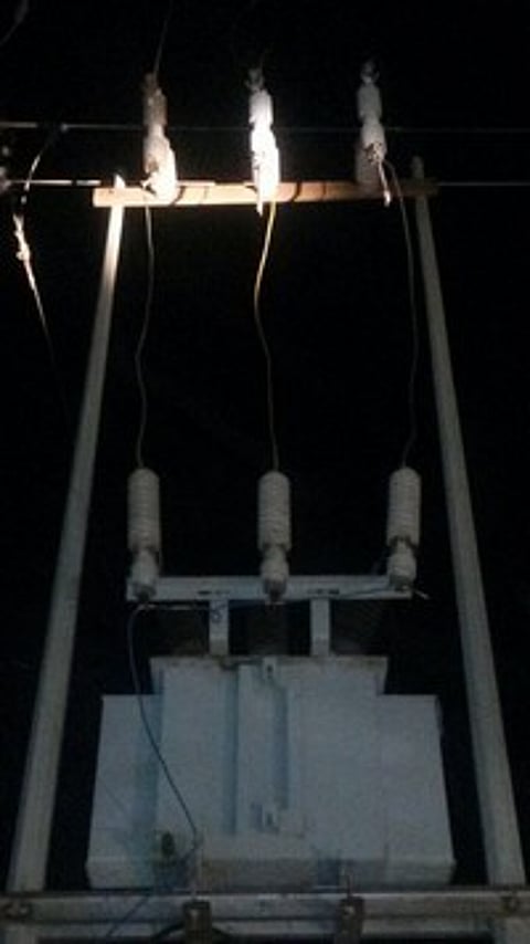 للمرة الثانية.. "عصابة كيابل" تتحدى "بلدية الموسم" وتفصل محولين