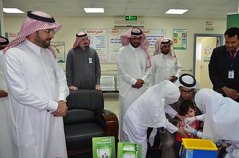 "الغامدي" يدشن حملة التطعيم ضد البكتيريا العقدية الرئوي