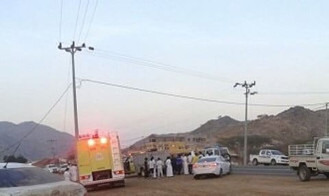 مصرع وإصابة 15 في حادثيْن منفصليْن بعسير فجر اليوم