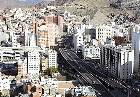 "الحربي" يقف ميدانياً على سير اختبارات مدارس الجاليات