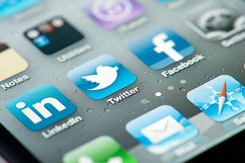 مغردون ومغردات يطالبون بتقليص عدد ساعات دوام الموظفات