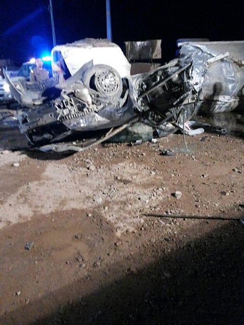 بالصور.. شاحنة تسحق مركبة وتصيب 4 أشخاص في "عشيرة الطائف"