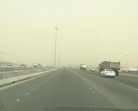 عاصفة رملية تضرب جدة.. والجهات الأمنية ترفع جاهزيتها