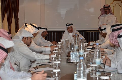 "الخطيب" يستمع لمقترحات مراجعي القطاعات الصحية بالمدينة