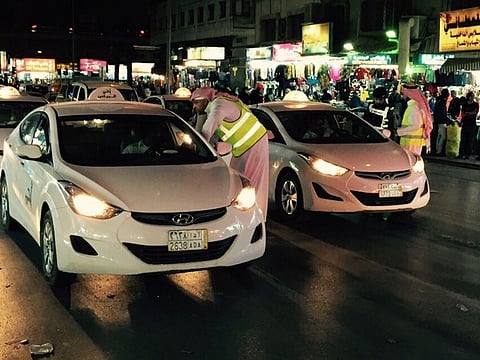 500 ألف ريال غرامات بحق مكاتب سيارات وأجرة بالرياض