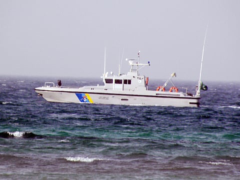 إنقاذ عائلة مكونة من ١٤ شخصاً كانوا في قارب تائه بالشرقية