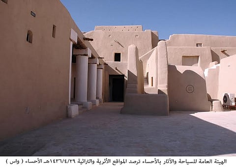 بالصور.. "السياحة والآثار" تتفقد عددًا من المواقع الأثرية والتراثية بالأحساء