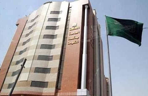 "سبق" تنفرد بنشر تفاصيل الإطاحة بـ"نصاب الشيكات المليونية"