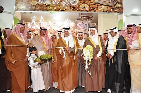 شاهد.. أمير الشرقية يدشن مهرجان "ويا التمر أحلى" بالأحساء