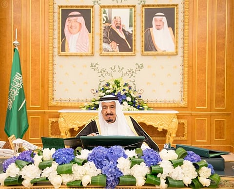 مجلس الوزراء لليمنيين: التفوا حول رئيسكم الشرعي