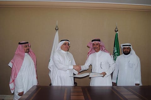 تعاون بين "زواج جدة" والبريد السعودي لمساعدة الشباب والفتيات