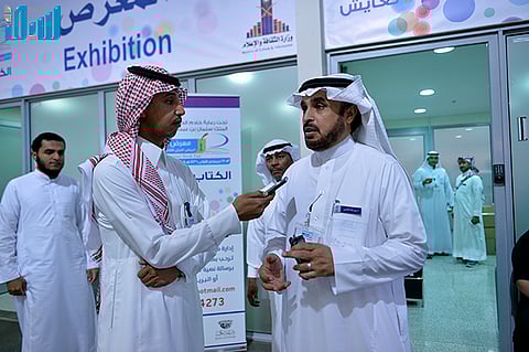 زوار بمعرض الكتاب:"يوجد التلاعب بالأسعار".. و "الكناني" ينفي