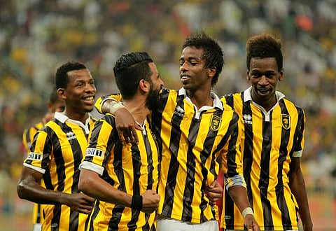 بالصور .. "العميد" يضرب الرياض بالأربعة في كأس الملك