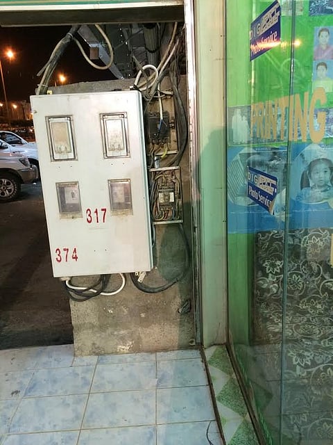 قاطع تيار كهربائي مكشوف الأسلاك ينتظر ضحاياه بـ"سبت العلايا"