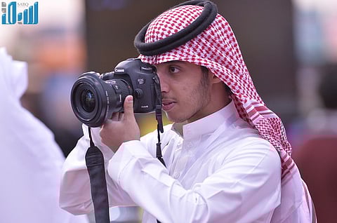 شاهد.. مصورون يوثقون الساعات الأخيرة لمعرض الكتاب