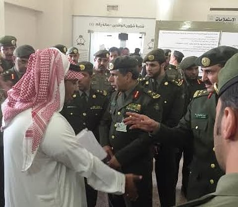 "اليحيى" يتفقد إدارة الوافدين والجوازات بالمدينة