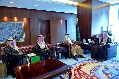 بالصور.. وزير الشؤون الإسلامية يستعرض مع "الراجحي" المشروعات الدعوية والخيرية