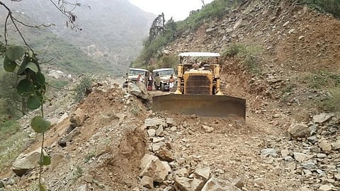 "طرق جازان": استحدثنا بديلاً لـ"طريق المجنزرة المغلق"