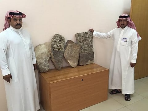 مواطن يشتري ١٣ قطعة أثرية ويعيدها لهيئة السياحة