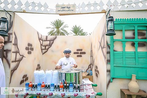 "الحارة الحجازية" بملتقى الحرفيين2 تجذب الزوار بالمأكولات والأهازيج