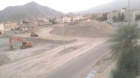 أهالي " ثريبان" يناشدون وقف بناء مقر للدفاع المدني ببارق