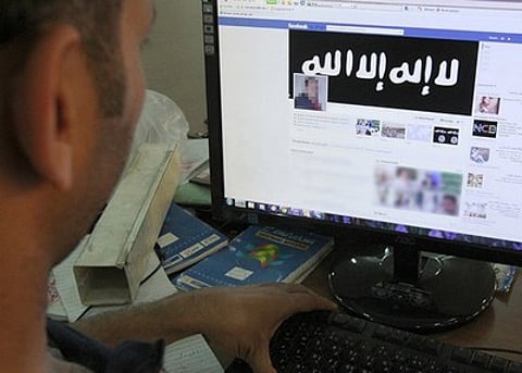 "باحث" يكشف مراحل اختراق التنظيمات المنحرفة للفكر السعودي