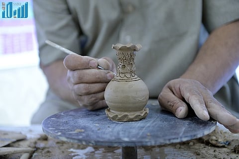 شاهد.. "أبو لبن" يحكي قصة "المدينة" مع صناعة الفخار