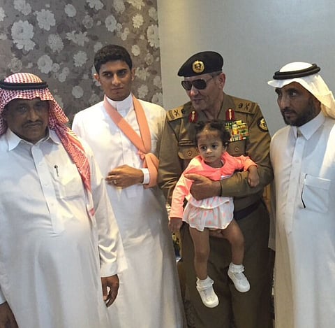 شجاعة الجندي "حكمي" تنقذ طفلة من الموت غرقاً