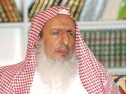 "مفتي المملكة" ينفي ما نُسب إليه من فتوى باطلة عن "أكل لحم المرأة"