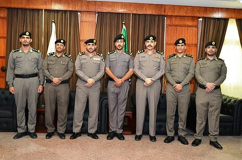 مُدير شرطة حائل يقلّد 4 ضباط رتبهم الجديدة