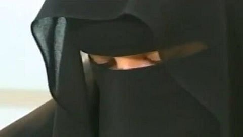 "نوف العنزي" ضحية مشرط طبيب حرمها "الإنجاب مدى الحياة"