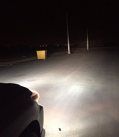 مواطن وشقيقه يلجآن للاحتماء بمركبتهما بسبب انقطاع الكهرباء بالزلفي