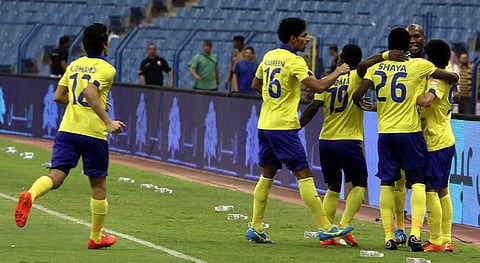 بـ "التعاون".. "العالمي" يقبض على الصدارة.. والرائد يسقط الشباب بـ 3