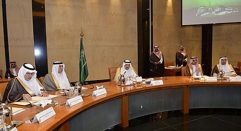 أمير الرياض يرأس اجتماع اللجنة العليا لمشروع النقل العام