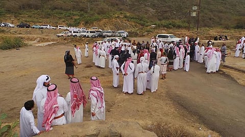 الصحف والقنوات تتوافد للحدود الجبلية لتغطية استعدادات القبائل