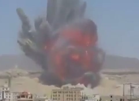 بالفيديو.. انفجار صنعاء يكشف دقة ضربات "عاصفة الحزم"