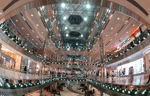 ضَبْط شاب يتحرش بالنساء في سوق شهير بمكة