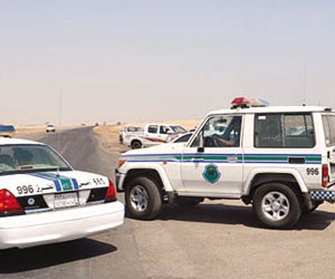 "أمن طرق ينبع" يضبط حشيشاً ومسكراً ومسدسين