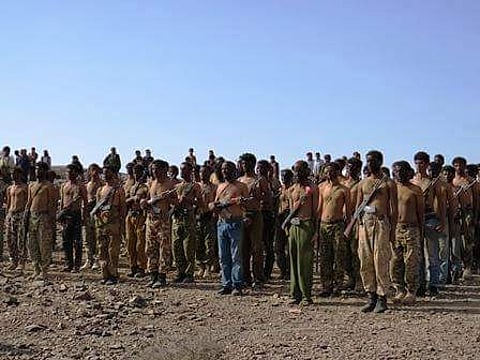 "المقاومة اليمنية" تفتح معسكرات وتخرج أول دفعة مقاتلين لمواجهة الحوثيين