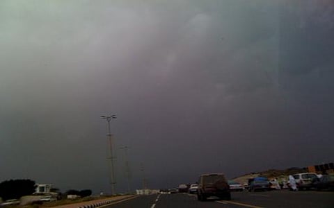 "مدني الباحة" يحذر من أمطار رعدية وزخات برد