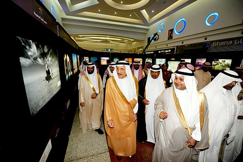 60 لوحة تُعرِّف بتراث المملكة في معرض ألوان بجازان