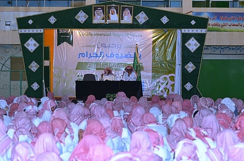 شاهد.. أول مدرسة بالمملكة تنفذ مشروع حماية الطالب بـ"الأمن الفكري"