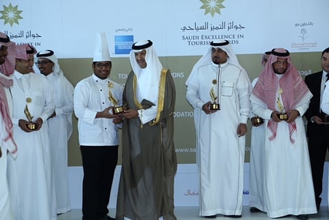 أصغر طاه سعودي: أحلم براتب 375 ألف ريال شهرياً