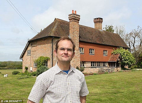 مزارع بريطاني يرفض بيع أرضه مقابل 275 مليون إسترليني