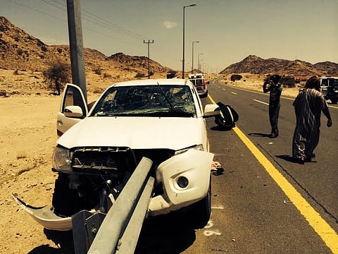 شاهد.. سياج حديدي يخترق مركبة ويقتل مواطنًا ستينيًا بـ"ميسان"
