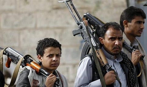 "الحوثيون" يسلبون براءة أطفال اليمن ويزجونهم في فوهة مدفعيتهم القاتلة