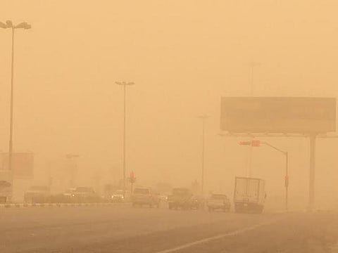 تنبيه بخصوص أتربة تحدّ من الرؤية في نجران