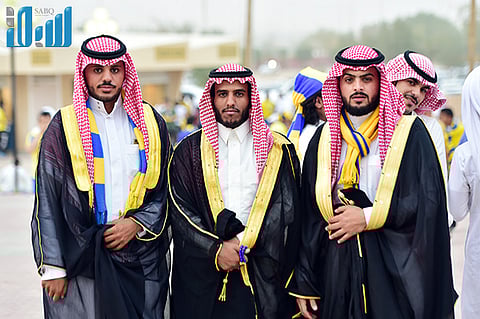 شاهد.. جماهير النصر تزف عريس الدوري بـ"البشوت" في درة الملاعب