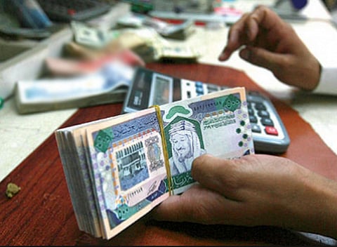 "متقاعدو 1/ 7" بالمنشآت العسكرية يناشدون صرف راتب الشهر