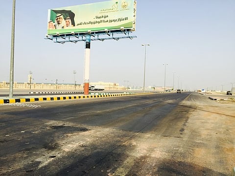 شركة مشغلة تتجاوب مع "سبق" وتزيل طبقات الأسفلت "بالدواسر"